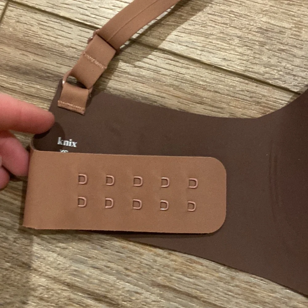 Knix Revolution V-neck wireless bra - Picture 7 of 10